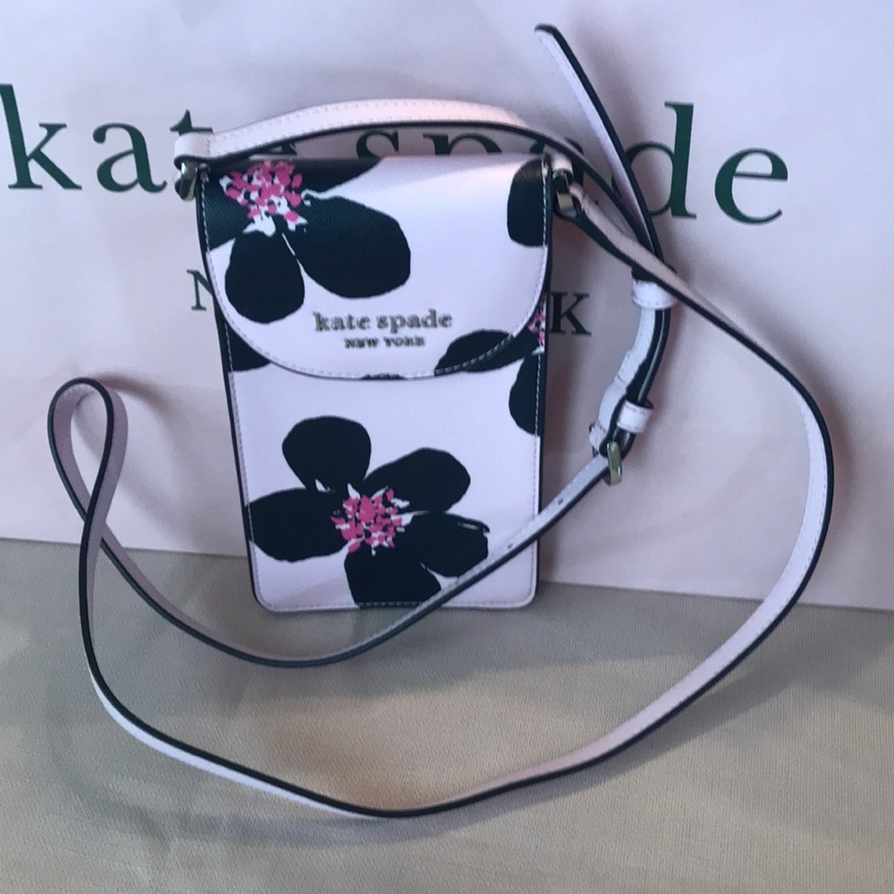๐NWT Kate Spade flap phone crossbody - Picture 2 of 5